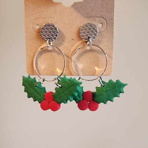Free w/ Purchase Dangle clay holly earrings - Picture 3 of 4